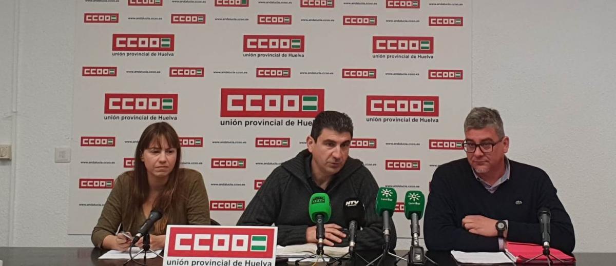 Elisabeth García, Emilio Fernández y Sergio Santos durante la rueda de prensa en Huelva